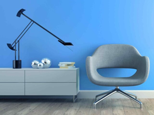 https://www.desharchitects.com/wp-content/uploads/2017/05/image-chair-blue-wall-640x480.jpg